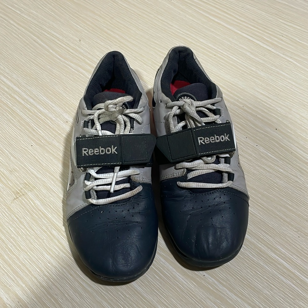 CrossFit/Weightlifting Shoe 
Reebok Size 7 women